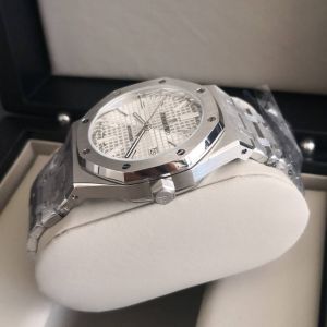 Audemars Piguet – Royal Oak